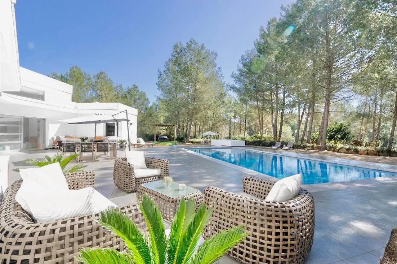 Peaceful Villa In Santa Gertrudis Santa Gertrudis