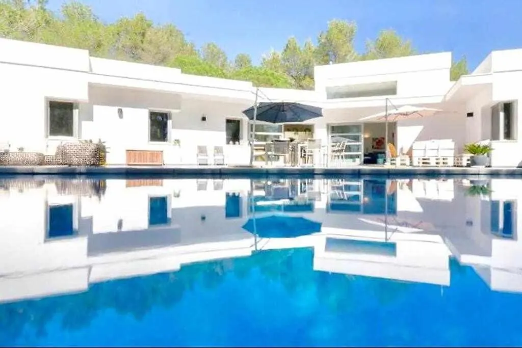 Peaceful Villa In Santa Gertrudis Santa Gertrudis